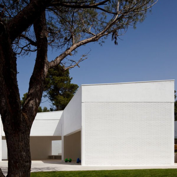 PROMONTORIO - Parque Kindergarten (Fernando Guerra)