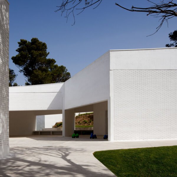 PROMONTORIO - Parque Kindergarten (Fernando Guerra)