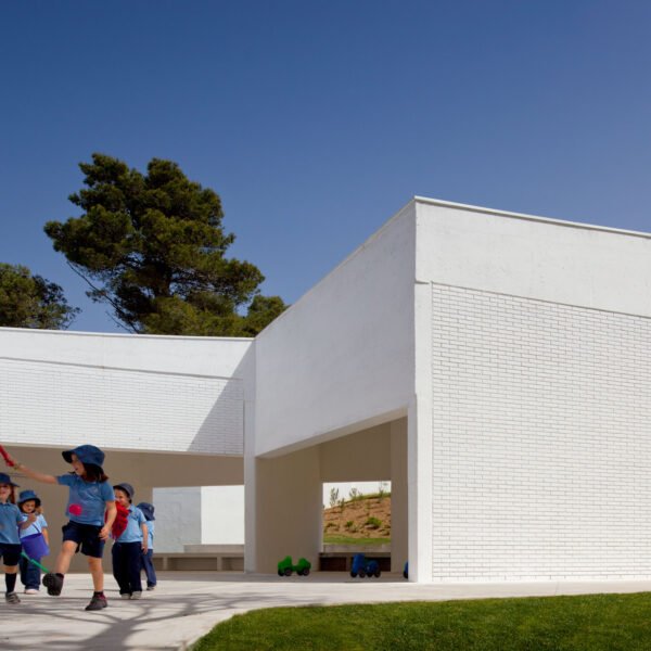 PROMONTORIO - Parque Kindergarten (Fernando Guerra)