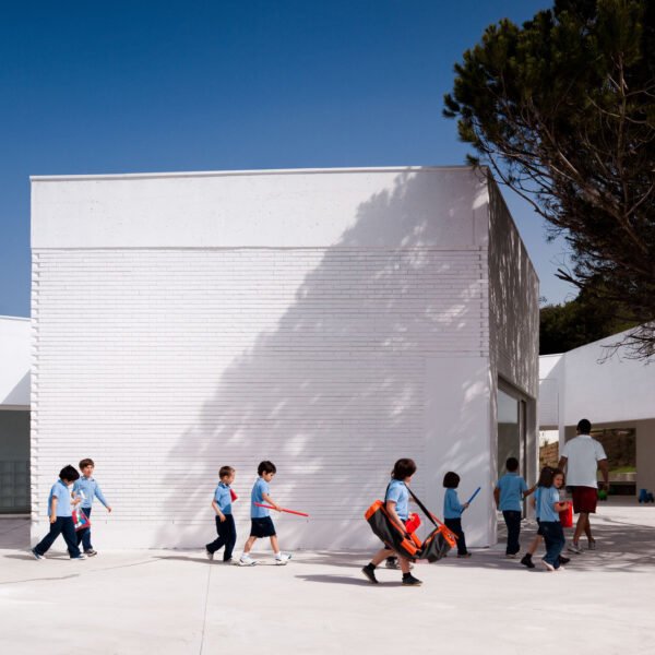 PROMONTORIO - Parque Kindergarten (Fernando Guerra)