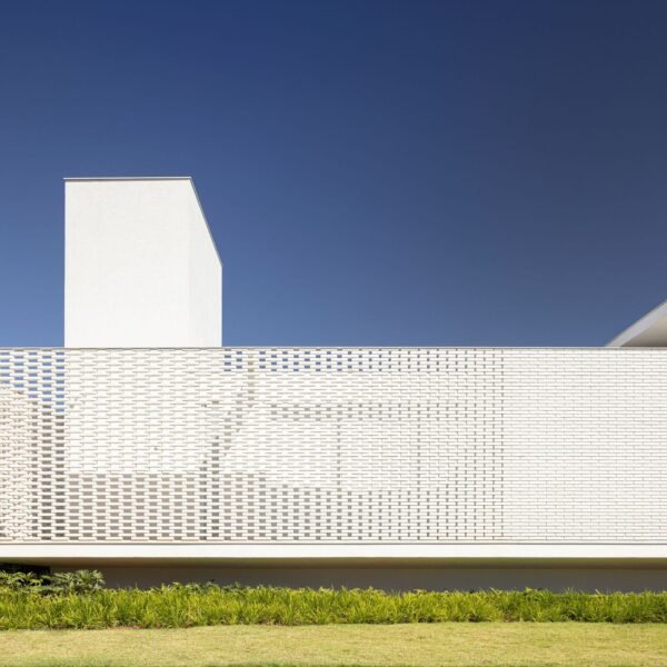 BLOCO Arquitetos - Casa de Ladrillos Blancos (Joana França)