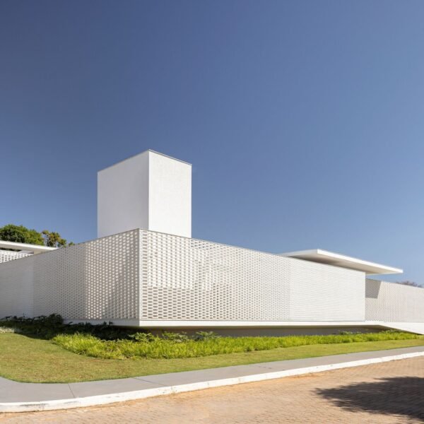 BLOCO Arquitetos - Casa de Ladrillos Blancos (Joana França)