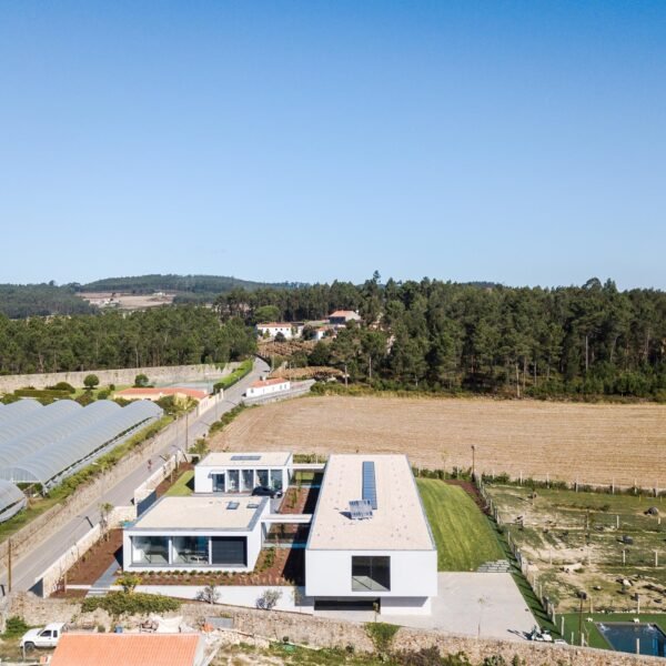 Hotel Canino y Felino - Raulino Silva Arquitecto Imagen: João Morgado