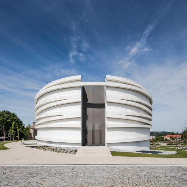 Hugo Correia - Iglesia de Santiago de Antas (João Morgado)