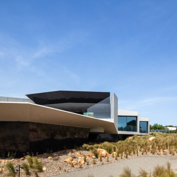 Sky Base One | Bespoke Architects (João Morgado)