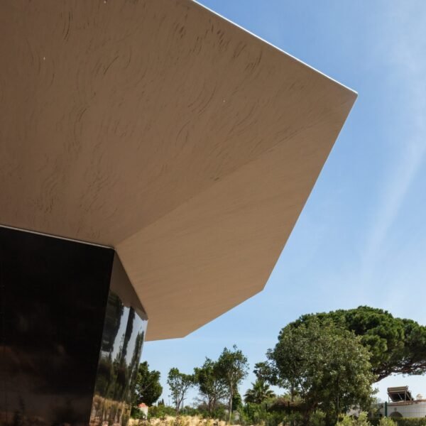 Sky Base One | Bespoke Architects (João Morgado)