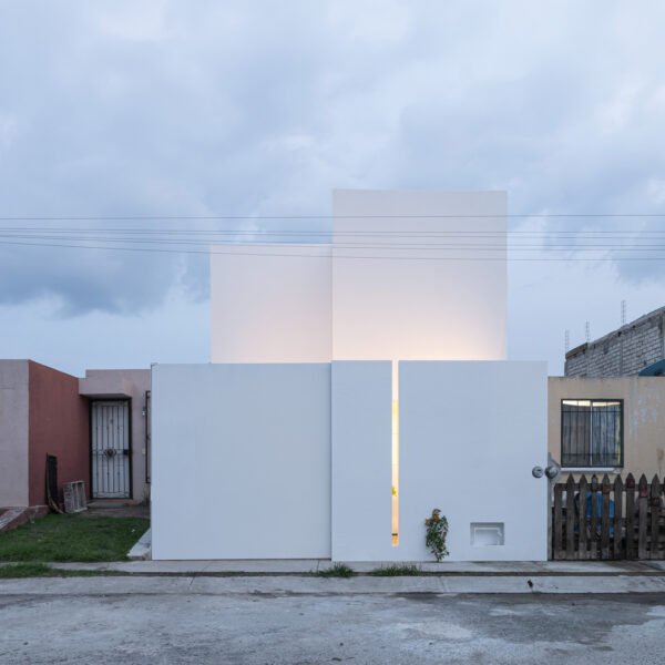 COTAPAREDES Arquitectos - Casa Blanca (Raúl Hernández)