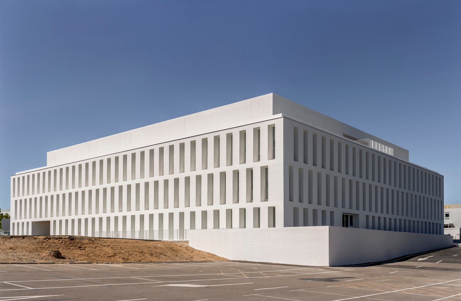 Tuñón y Albornoz - Edificio de Ladrillo Universidad Francisco de Vitoria (Luis Asín)