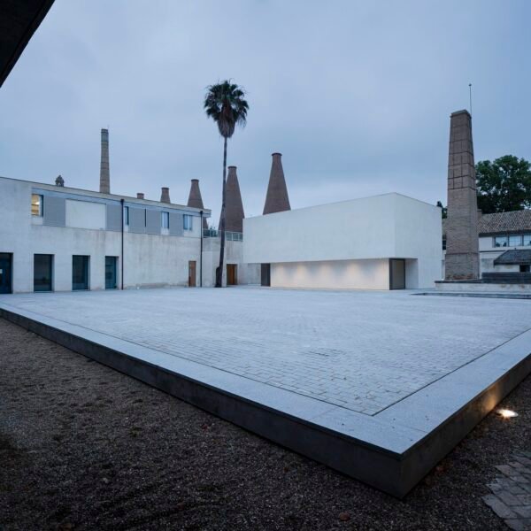 Reina & Asociados - Adecuación del Claustro de Legos del Monasterio de Santa María de las Cuevas (Fernando Alda)