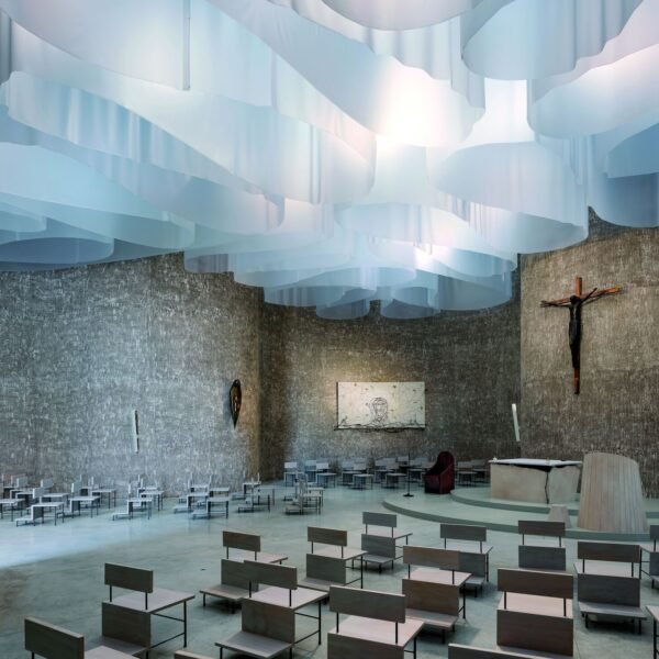 Mario Cucinella Architects - Iglesia Santa Maria Goretti (Duccio Malagamba)