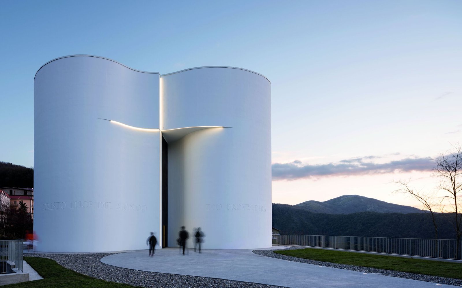Mario Cucinella Architects - Iglesia Santa Maria Goretti (Duccio Malagamba)