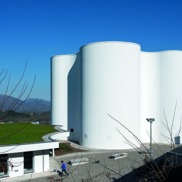 Mario Cucinella Architects - Iglesia Santa Maria Goretti (Duccio Malagamba)