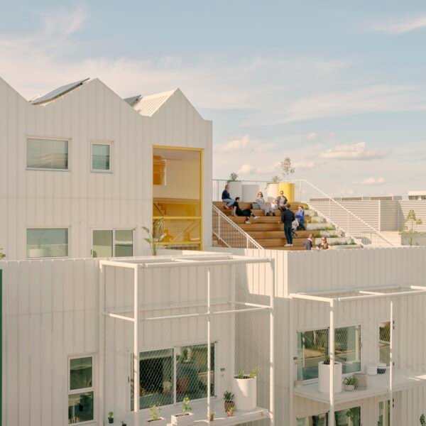 Austin Maynard Architects - ParkLife Apartment Building (Tom Ross)