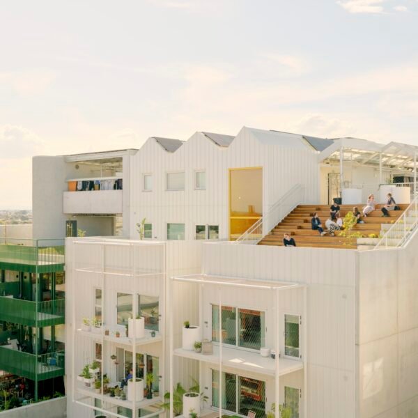 Austin Maynard Architects - ParkLife Apartment Building (Tom Ross)