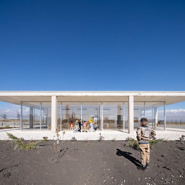 Alberto Campo Baeza - Guardería en Armenia (Javier Callejas)