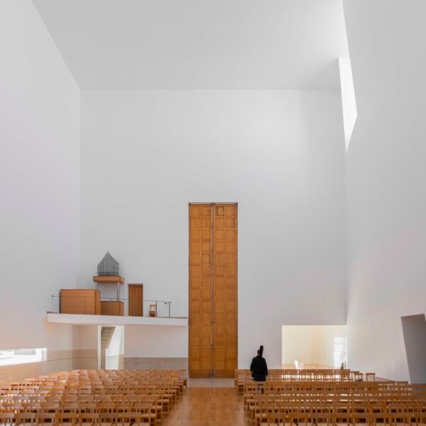 Álvaro Siza - Iglesia Marco de Canaveses (João Vitor Sarturi)