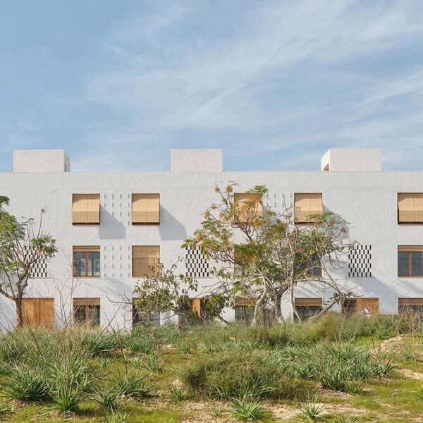 Carles Enrich Studio - 11 Viviendas sociales en Palma de Mallorca (Adrià Goula)