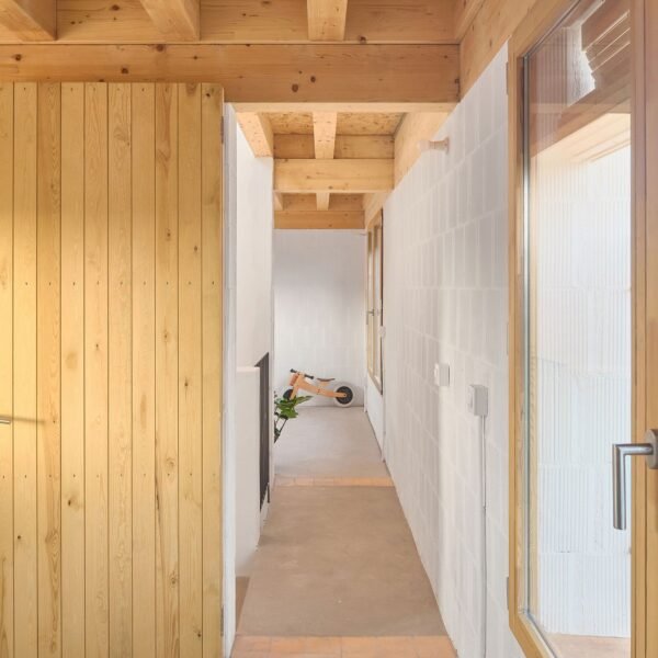 Carles Enrich Studio - 11 Viviendas sociales en Palma de Mallorca (Adrià Goula)