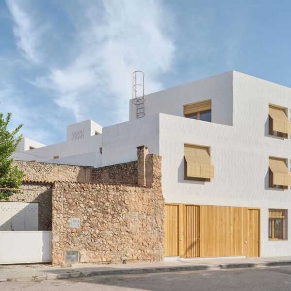 Carles Enrich Studio - 11 Viviendas sociales en Palma de Mallorca (Adrià Goula)