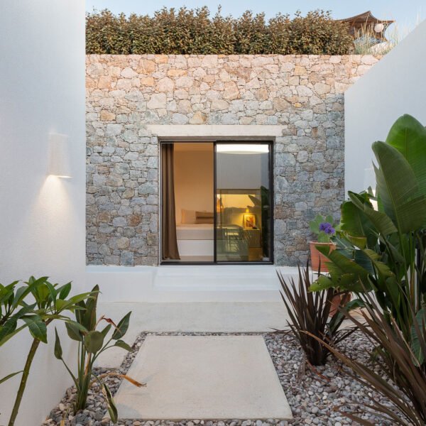 Plinthos Architects + Stefania Ntinou Architect - La Natura Villas (Nikos Karampinis)