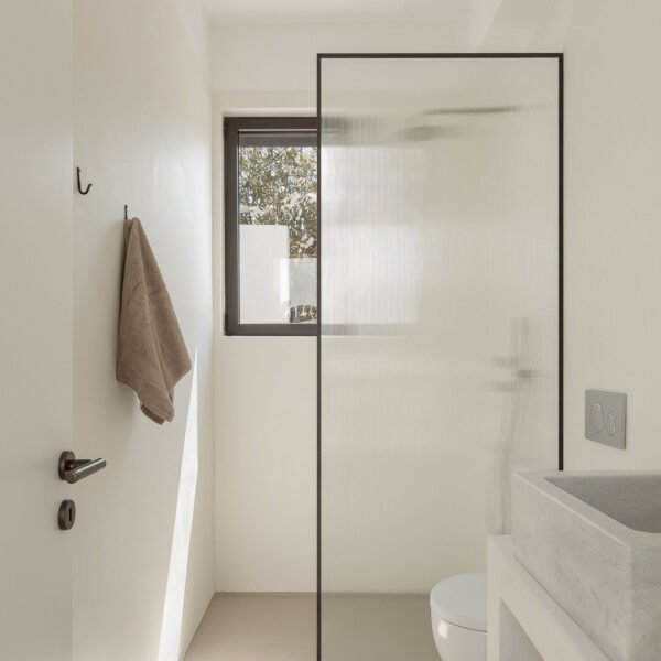 Plinthos Architects + Stefania Ntinou Architect - La Natura Villas (Nikos Karampinis)