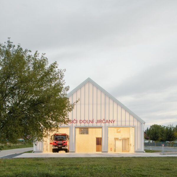 Soa Architekti - Estación de Bomberos de Jircany (Alex Shoots Buildings)