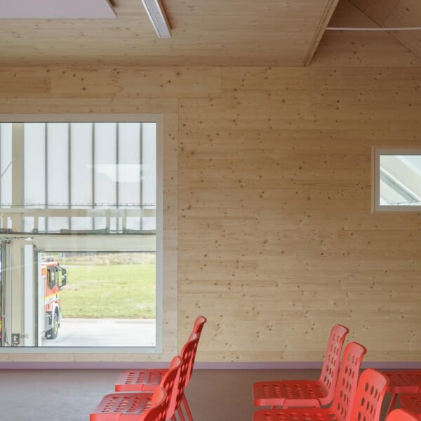 Soa Architekti - Estación de Bomberos de Jircany (Alex Shoots Buildings)
