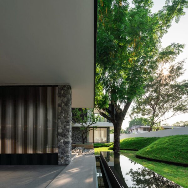 Ayutt and Associates design - Casa Soffit (Chalermwat Wongchompoo Sofography)