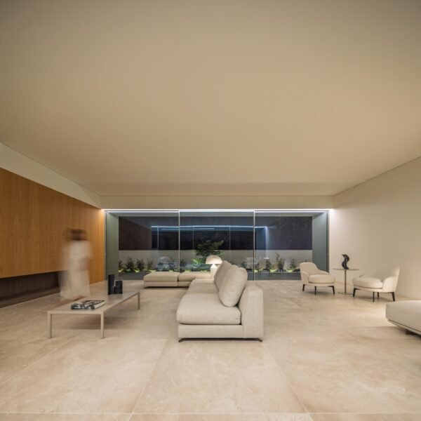 Fran Silvestre Arquitectos - Villa 18 en La Moraleja (Fernando Guerra)