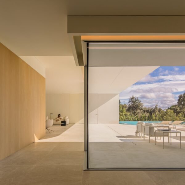 Fran Silvestre Arquitectos - Villa 18 en La Moraleja (Fernando Guerra)