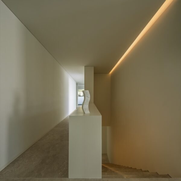 Fran Silvestre Arquitectos - Villa 18 en La Moraleja (Fernando Guerra)