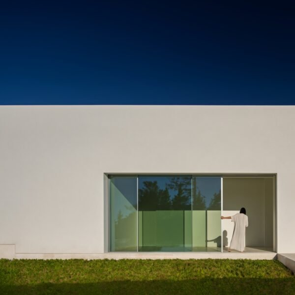 Fran Silvestre Arquitectos - Villa 18 en La Moraleja (Fernando Guerra)
