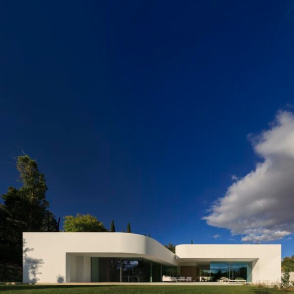 Fran Silvestre Arquitectos - Villa 18 en La Moraleja (Fernando Guerra)