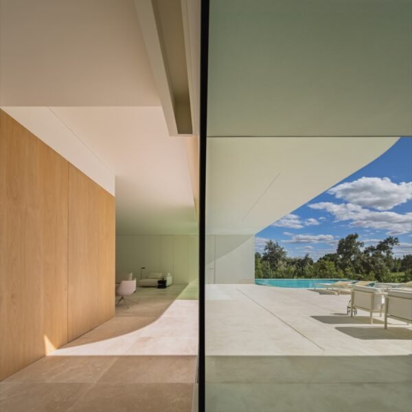 Fran Silvestre Arquitectos - Villa 18 en La Moraleja (Fernando Guerra)