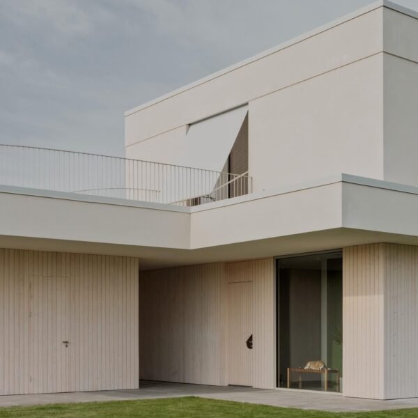 GAISS - Casa de madera y cal (Alvis Rozenbergs)