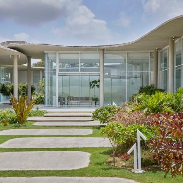 Hiren Patel Architects - Amoeba 2.O Office (Talib Chitalwala)