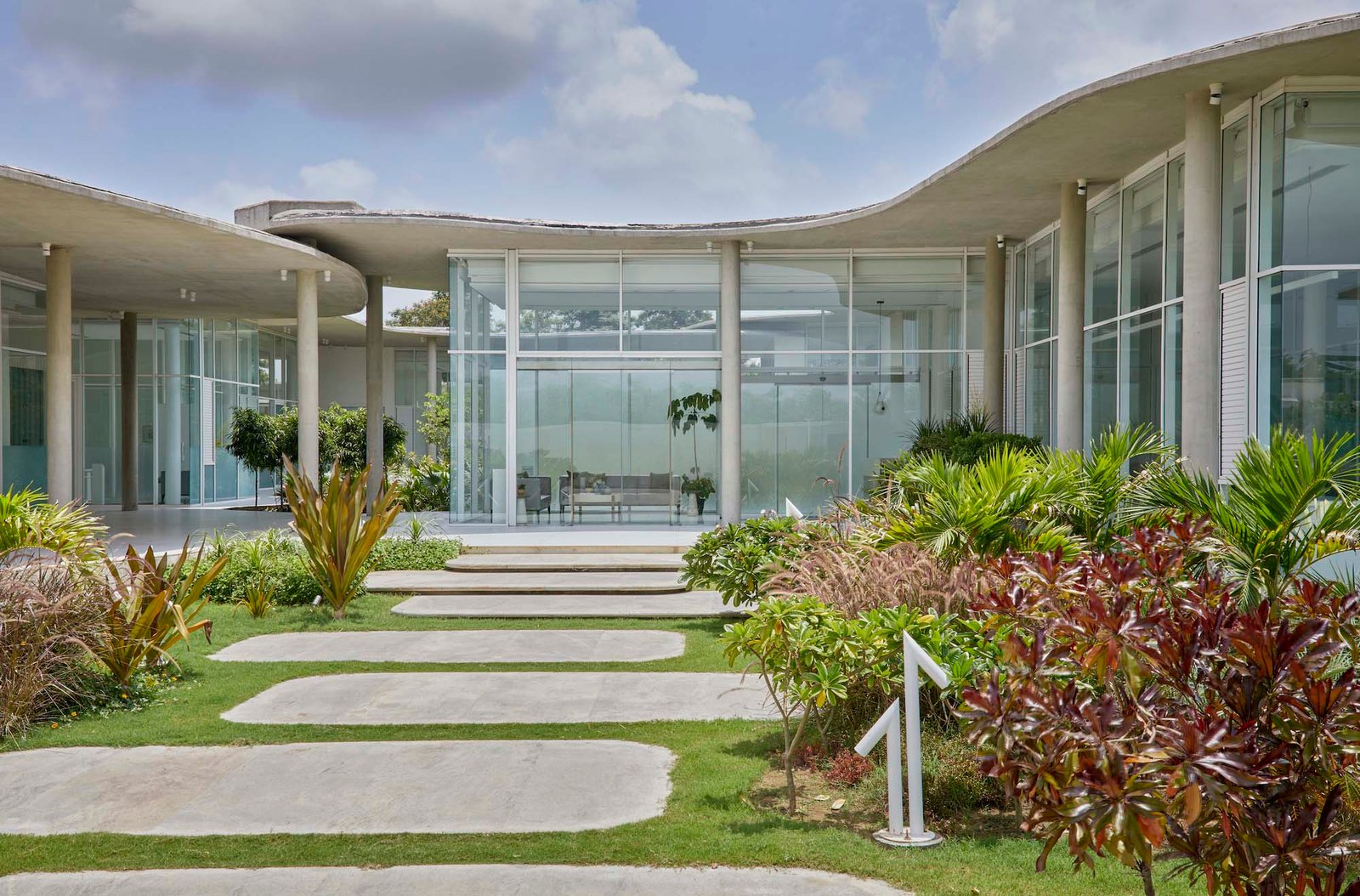 Hiren Patel Architects - Amoeba 2.O Office (Talib Chitalwala)