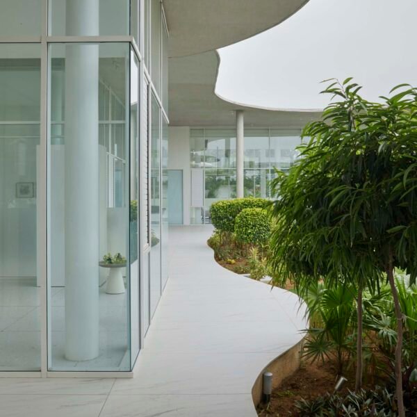 Hiren Patel Architects - Amoeba 2.O Office (Talib Chitalwala)