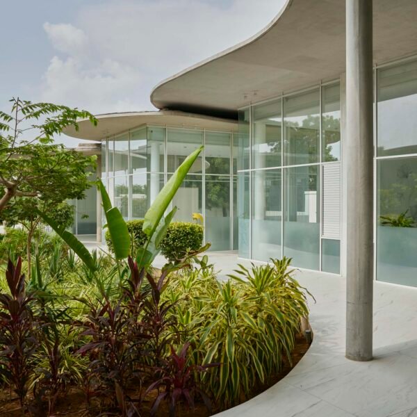Hiren Patel Architects - Amoeba 2.O Office (Talib Chitalwala)