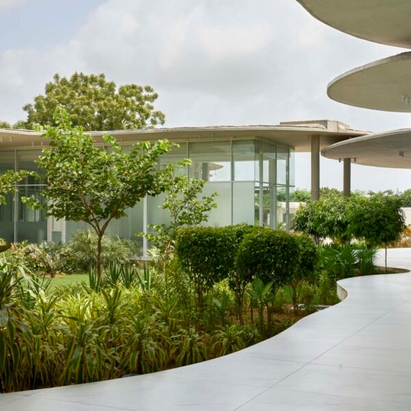 Hiren Patel Architects - Amoeba 2.O Office (Talib Chitalwala)