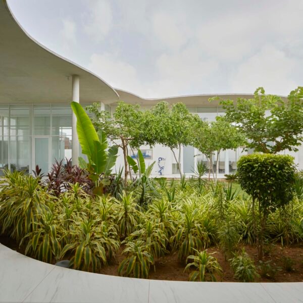 Hiren Patel Architects - Amoeba 2.O Office (Talib Chitalwala)
