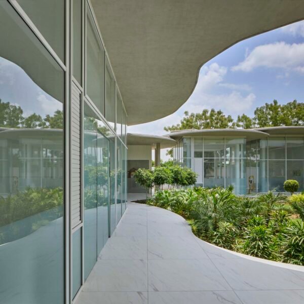 Hiren Patel Architects - Amoeba 2.O Office (Talib Chitalwala)