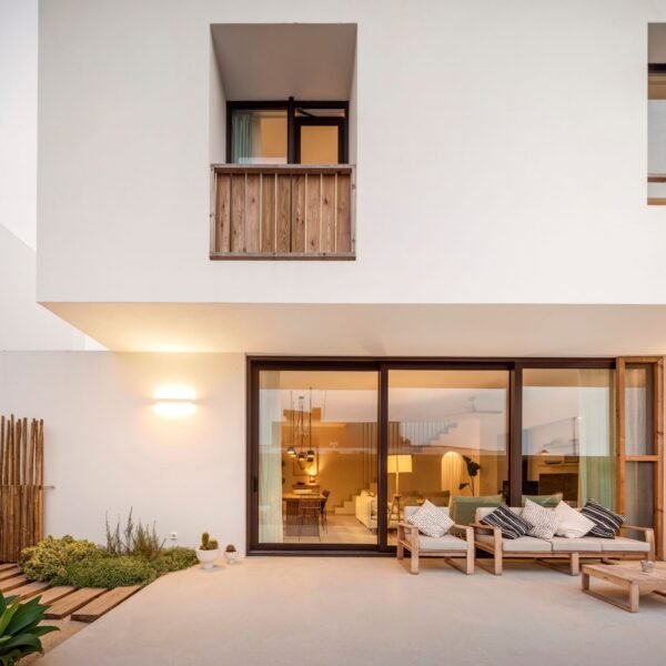 Pereira Miguel Arquitectos + Nuno Martins Correia - Casa Árbol (Fernando Guerra)