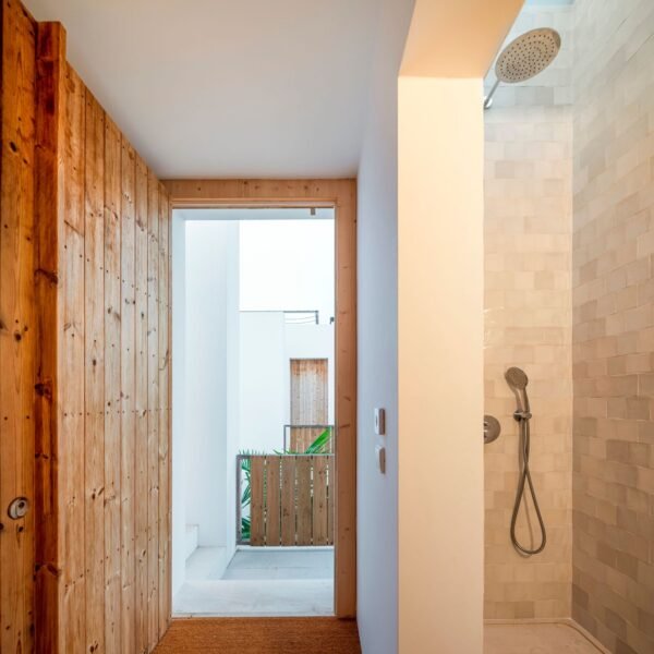 Pereira Miguel Arquitectos + Nuno Martins Correia - Casa Árbol (Fernando Guerra)