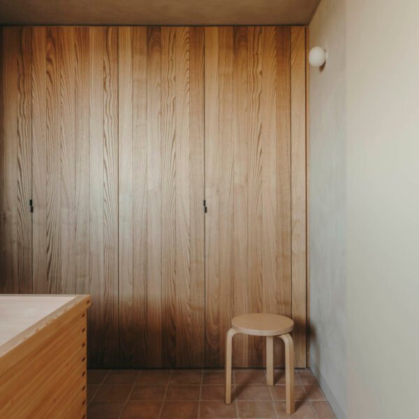 Skye Maunsell Studio + Jordi Veciana + Juan Gurrea Rumeu - Casa TD (Salva López + simone Marcolin)