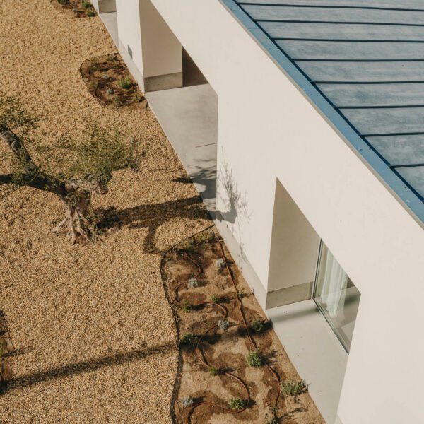 Skye Maunsell Studio + Jordi Veciana + Juan Gurrea Rumeu - Casa TD (Salva López + simone Marcolin)