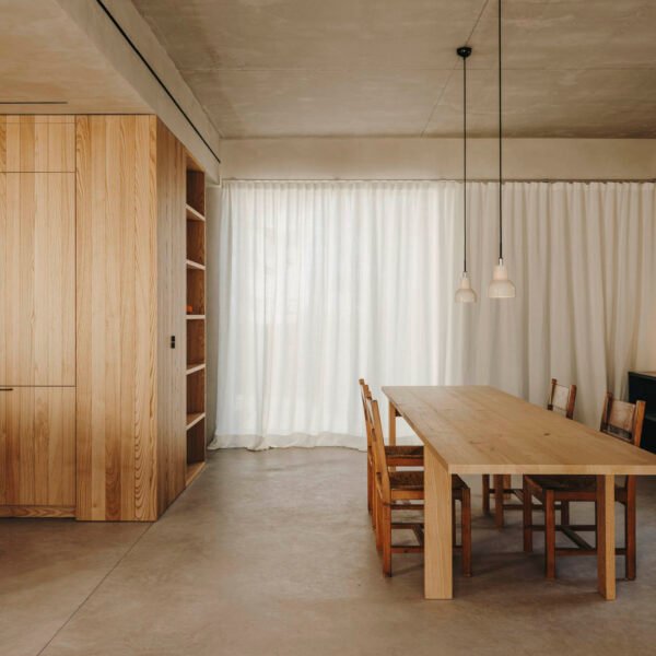 Skye Maunsell Studio + Jordi Veciana + Juan Gurrea Rumeu - Casa TD (Salva López + simone Marcolin)