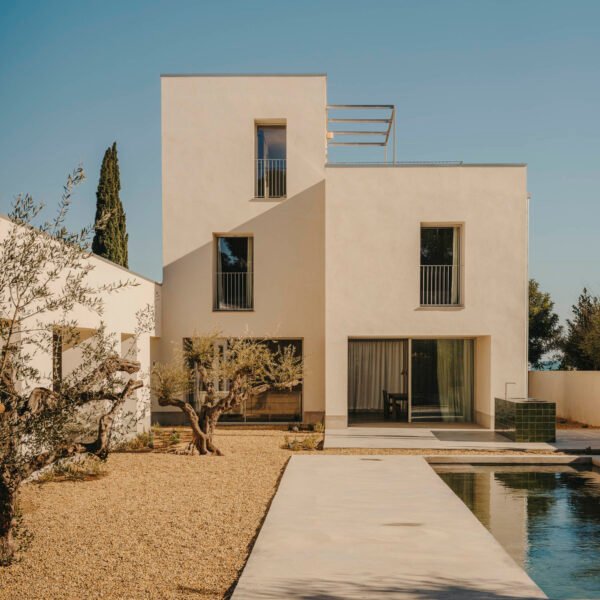 Skye Maunsell Studio + Jordi Veciana + Juan Gurrea Rumeu - Casa TD (Salva López + simone Marcolin)