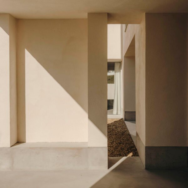 Skye Maunsell Studio + Jordi Veciana + Juan Gurrea Rumeu - Casa TD (Salva López + simone Marcolin)