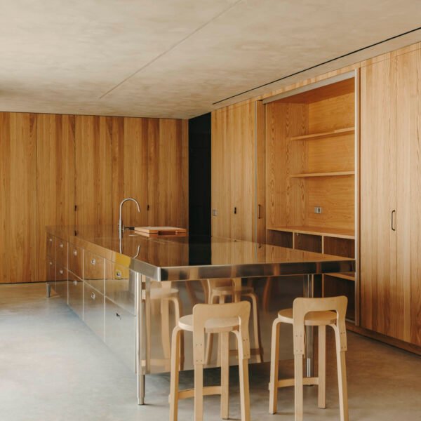 Skye Maunsell Studio + Jordi Veciana + Juan Gurrea Rumeu - Casa TD (Salva López + simone Marcolin)